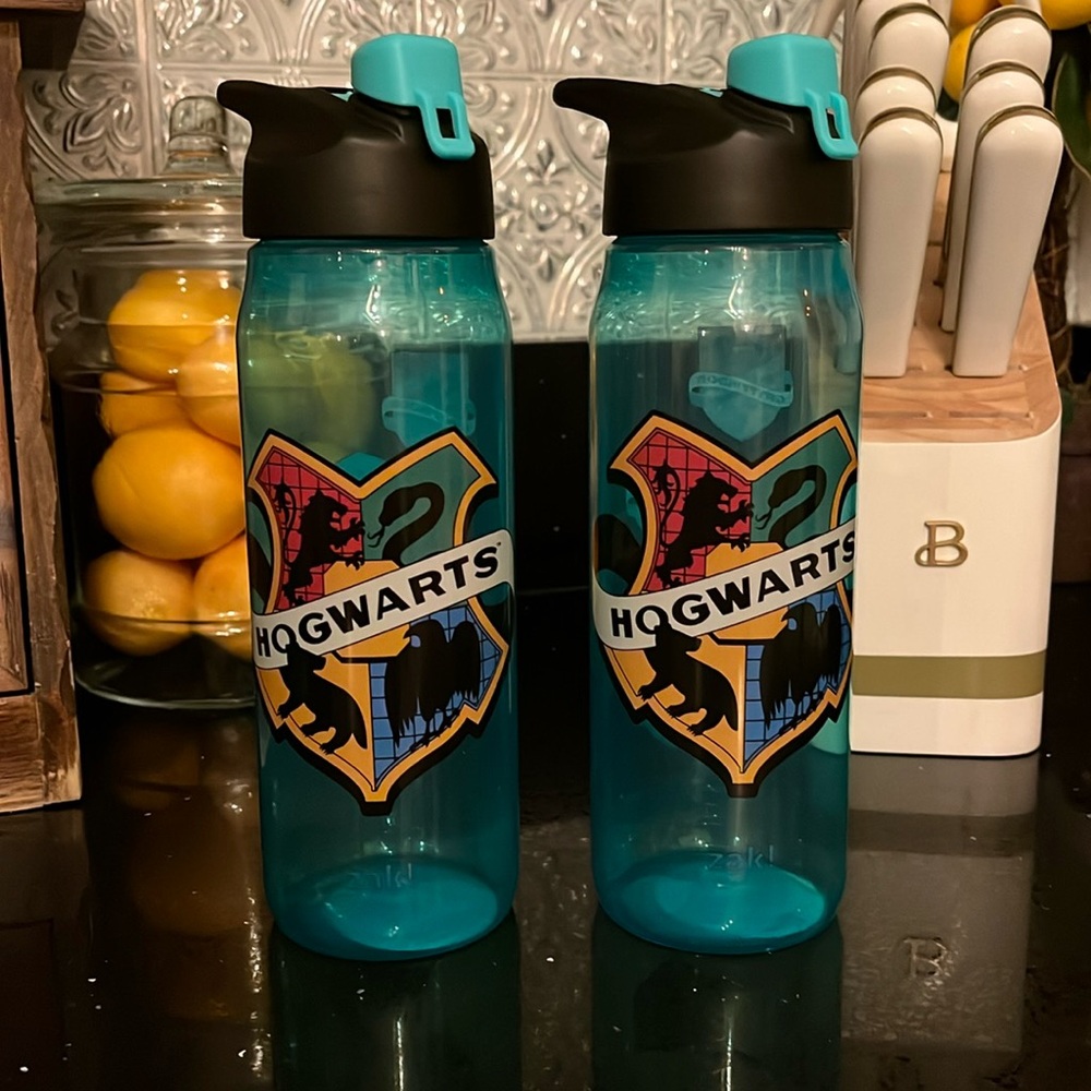Hogwarts‎ plastic bottles x 2 NEW!